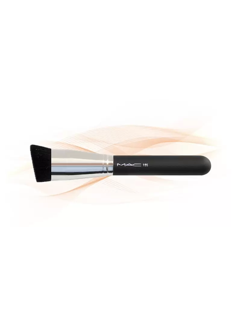 MAC 196 Slanted Flat Top Foundation Brush