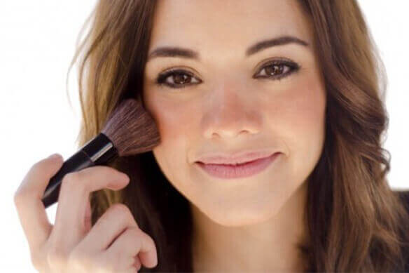 MAKYAJ YAPARKEN ALLIK SEÇİMİ VE UYGULAMASI