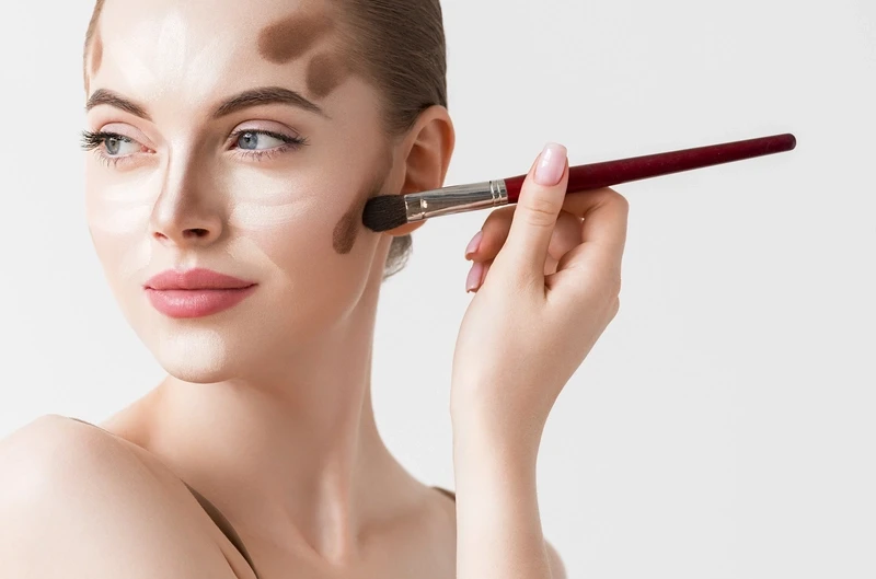 Makyaj ile Yüz Kontürleme – Kusursuz Görünüm için İpuçları