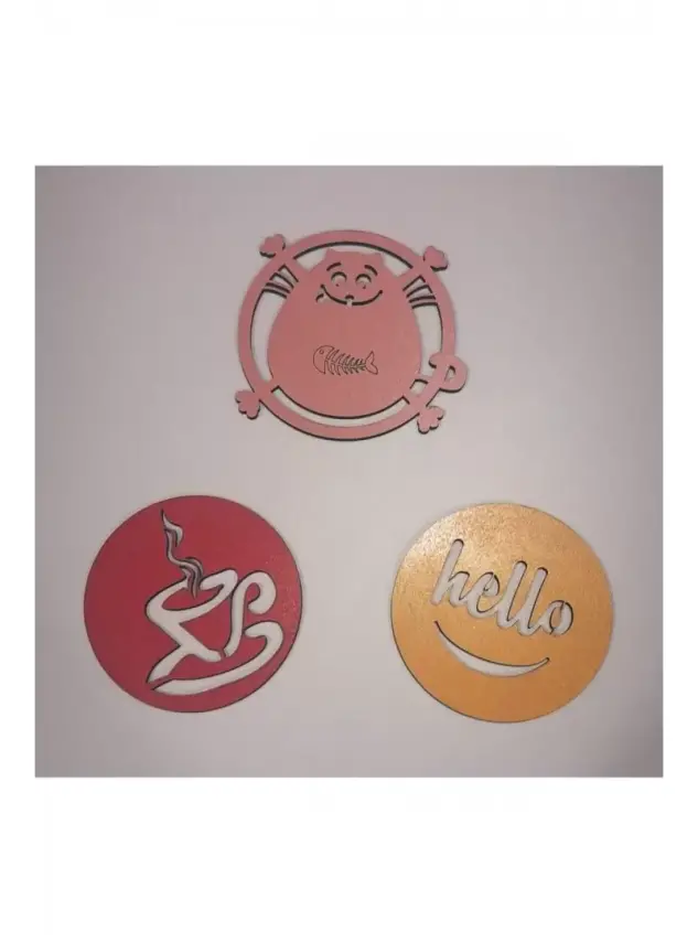 Ebruli Sanat Tasarım 3’lü Renkli Kırmızı Pembe Sarı Ahşap Bardak Altlığı Dedili Hello Kahve Fincanlı 9*9 cm - 2